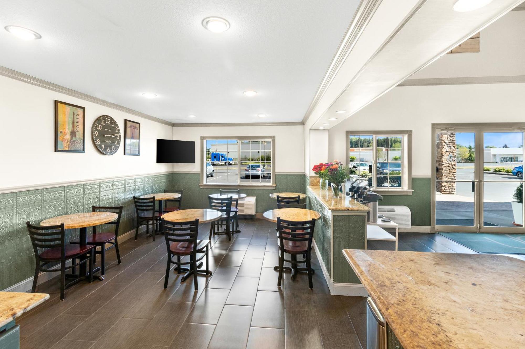 Guesthouse Inn & Suites Kelso/Longview エクステリア 写真