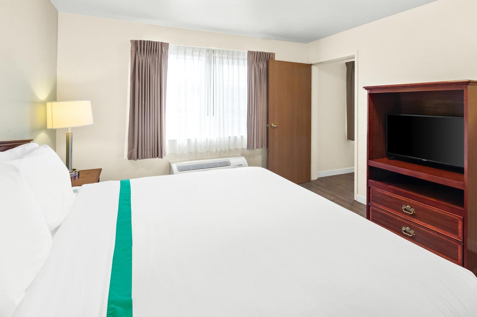 Guesthouse Inn & Suites Kelso/Longview エクステリア 写真