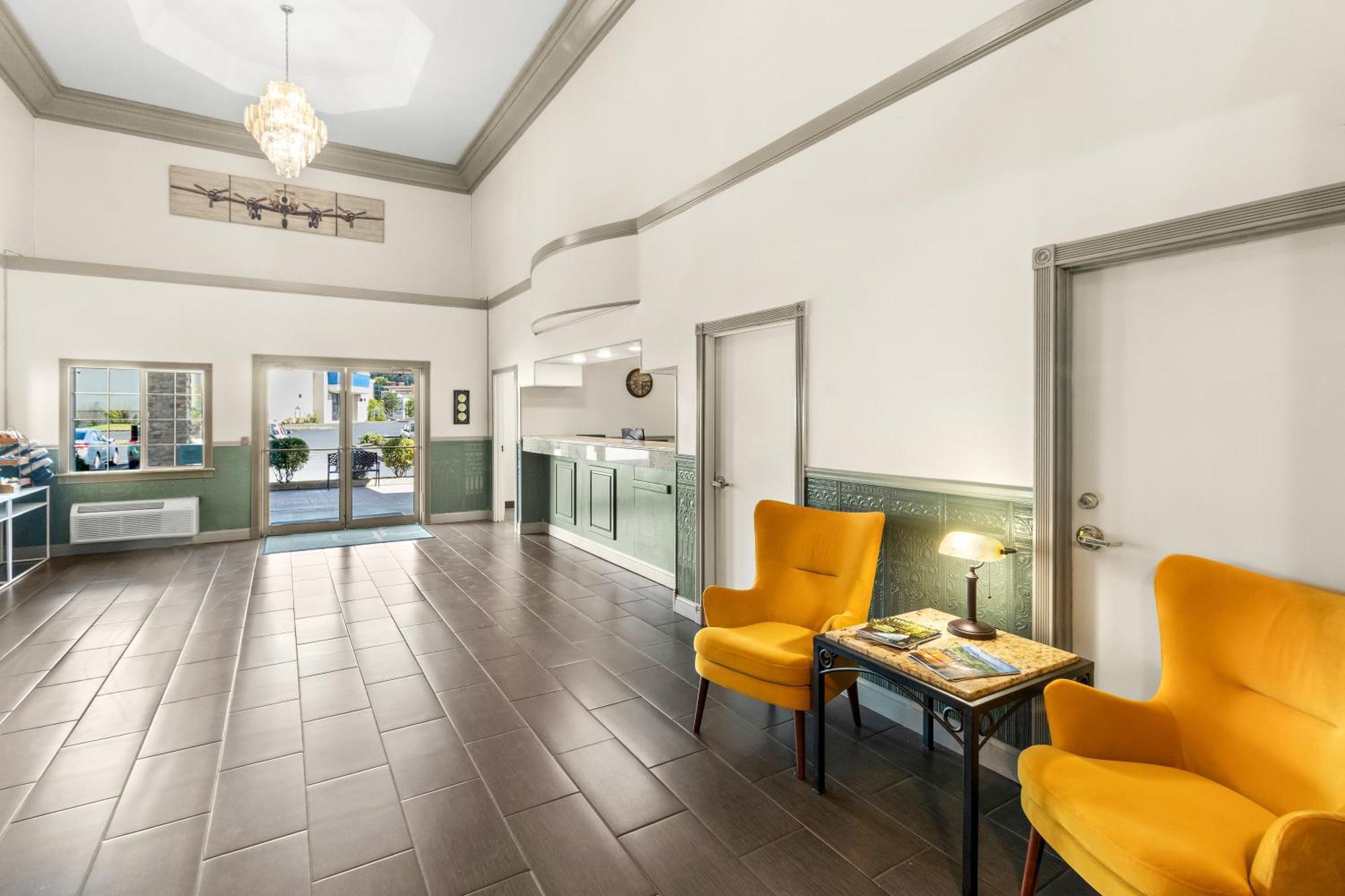 Guesthouse Inn & Suites Kelso/Longview エクステリア 写真