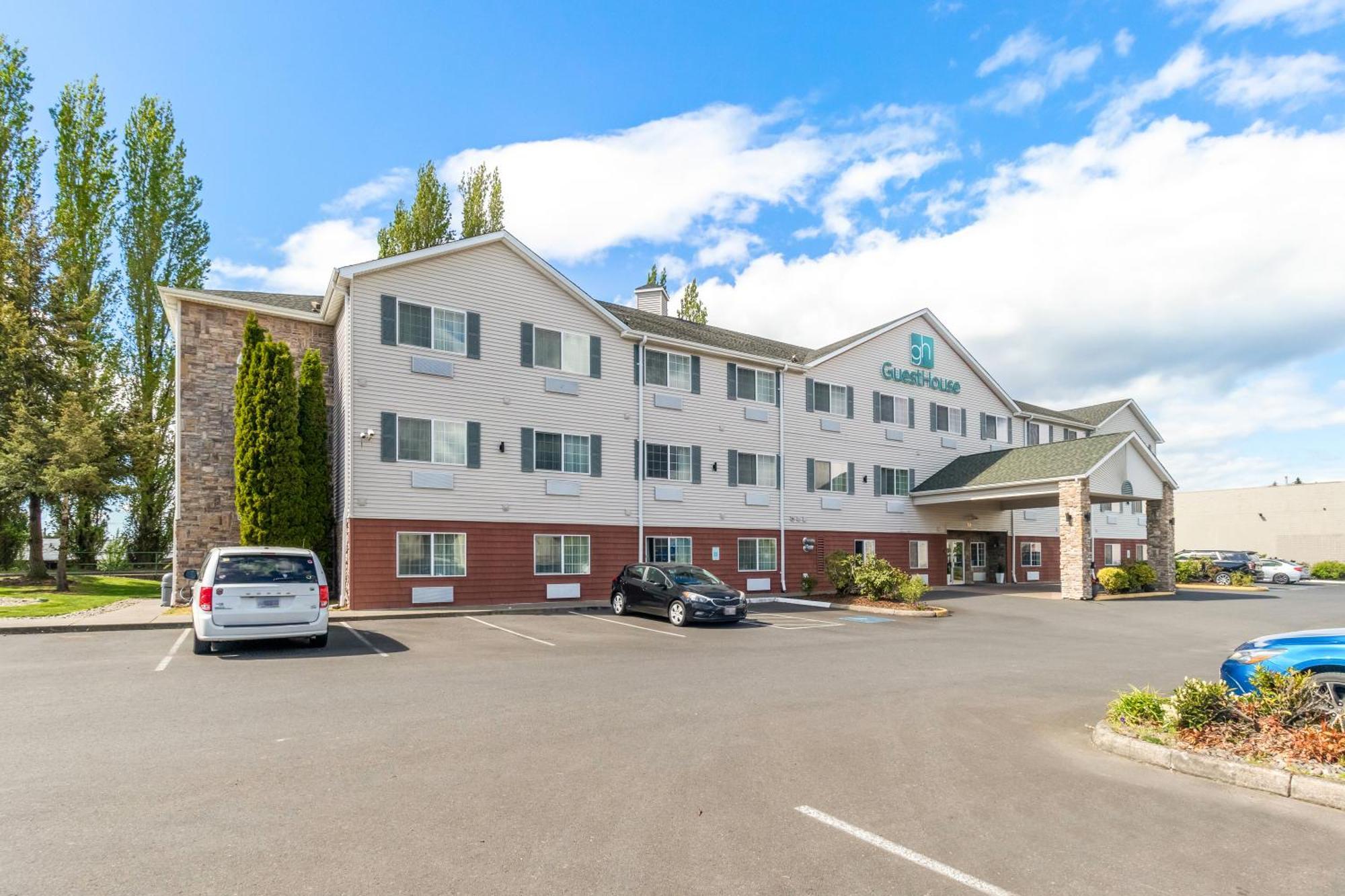 Guesthouse Inn & Suites Kelso/Longview エクステリア 写真