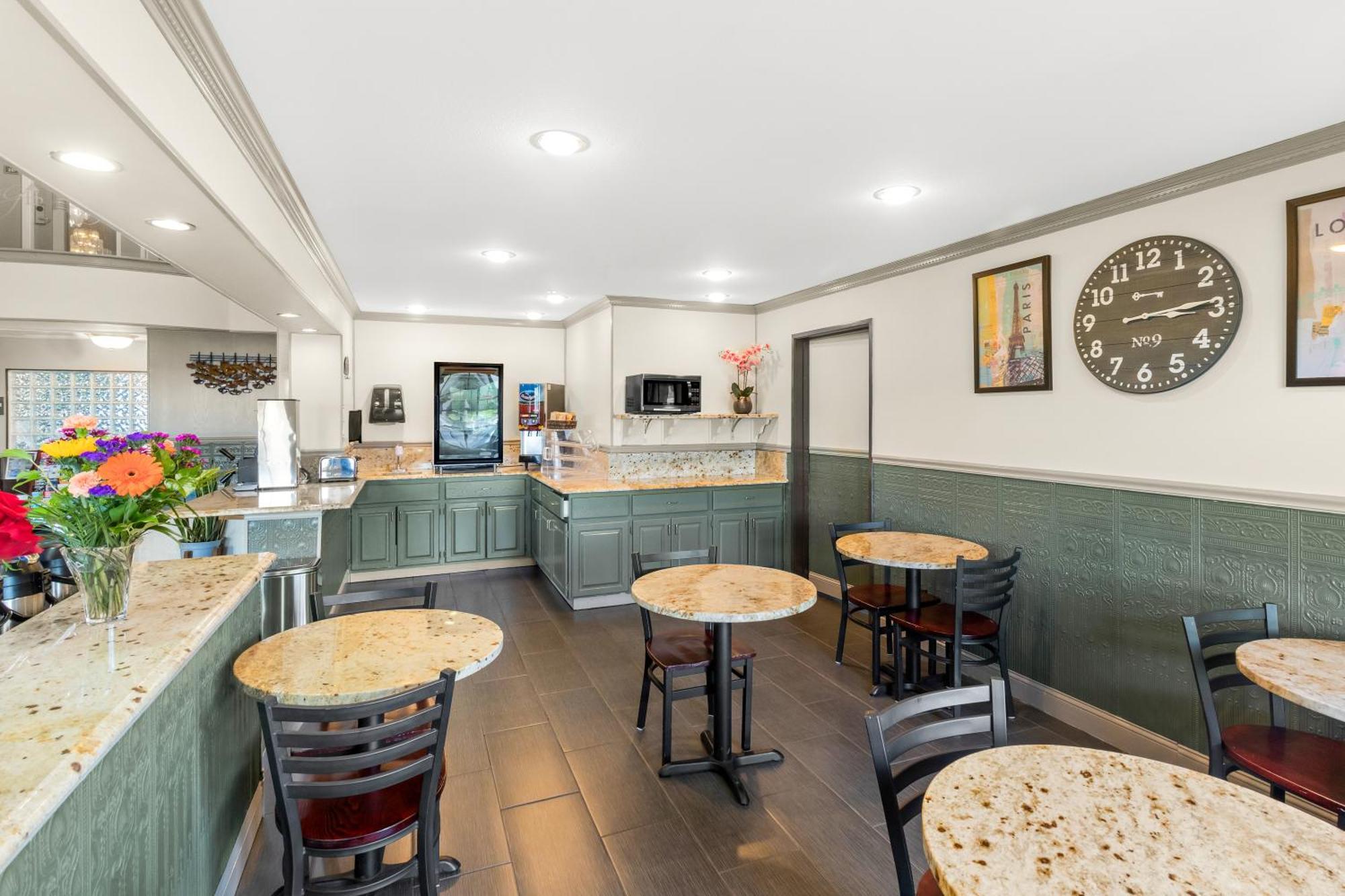Guesthouse Inn & Suites Kelso/Longview エクステリア 写真