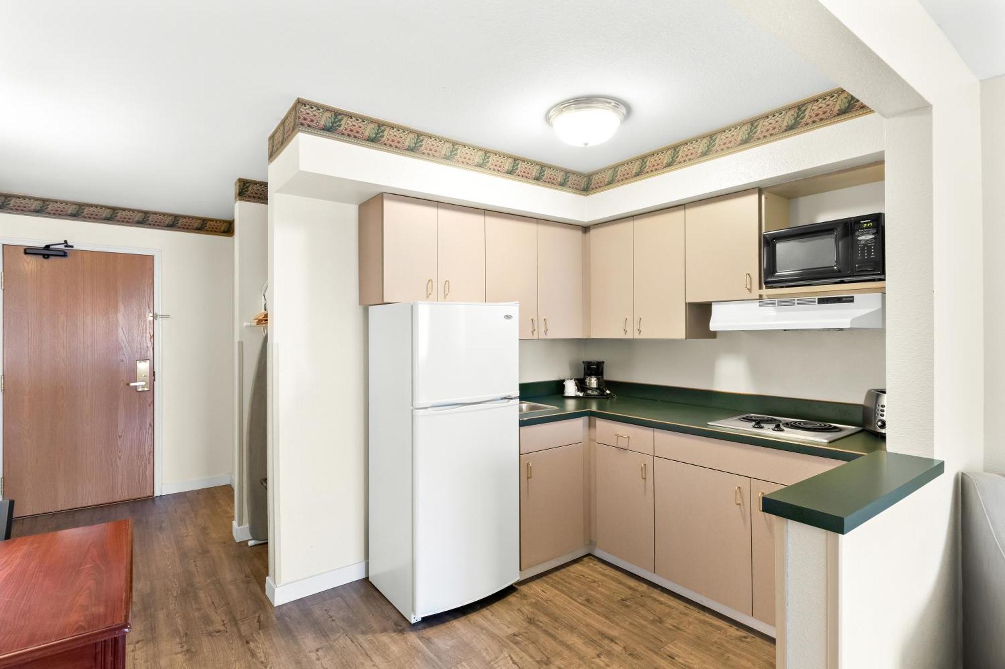 Guesthouse Inn & Suites Kelso/Longview エクステリア 写真