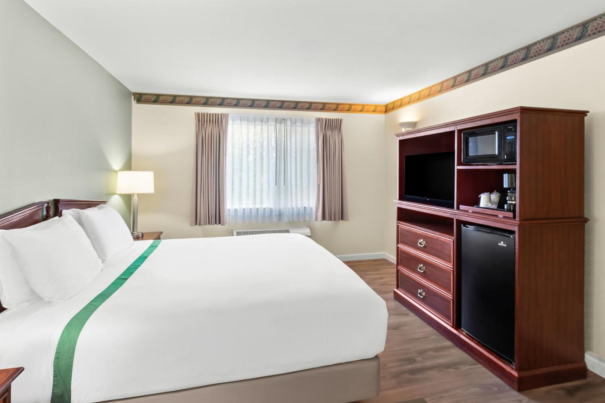 Guesthouse Inn & Suites Kelso/Longview エクステリア 写真
