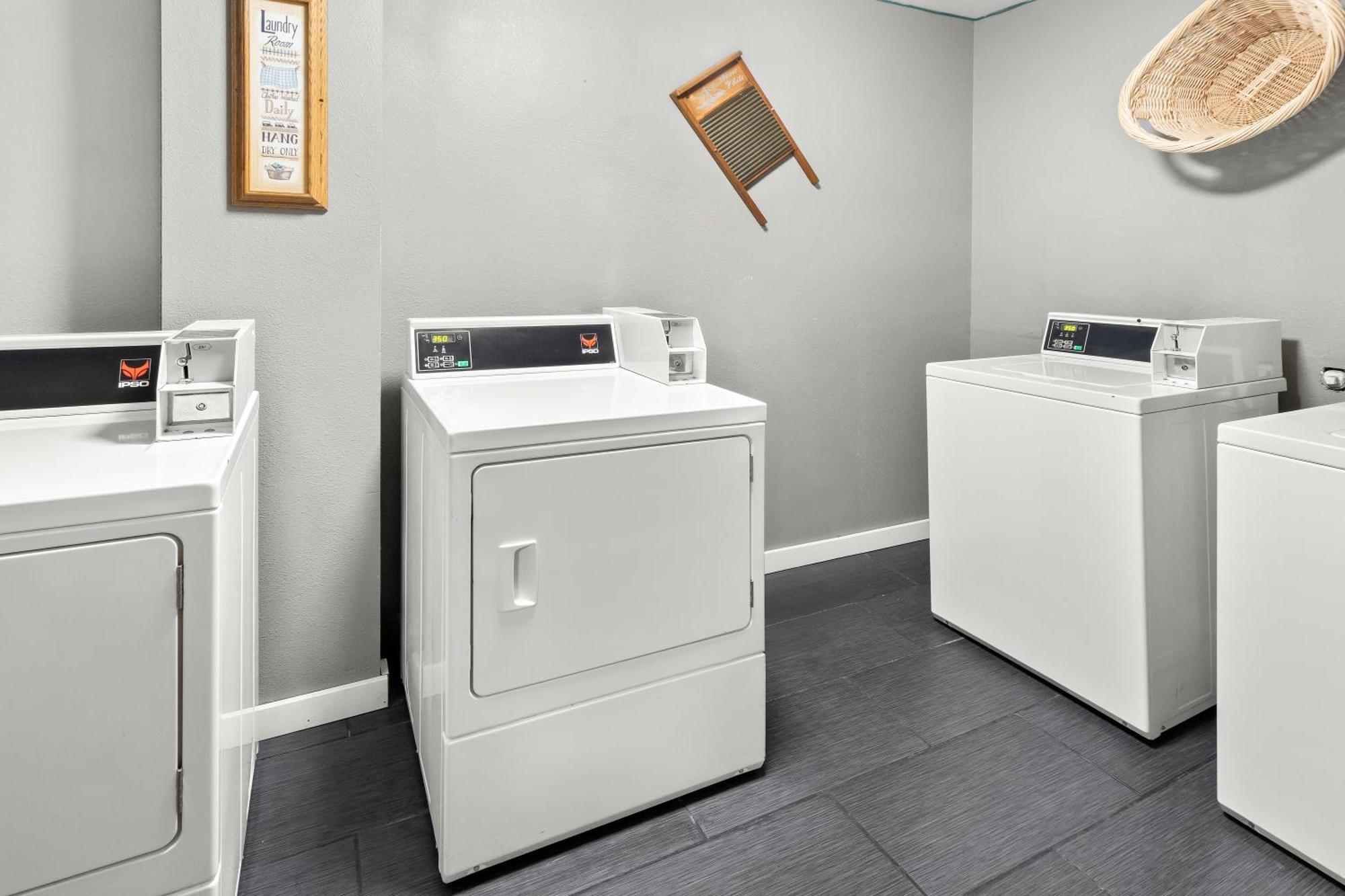 Guesthouse Inn & Suites Kelso/Longview エクステリア 写真