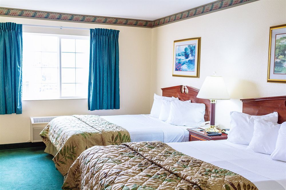 Guesthouse Inn & Suites Kelso/Longview エクステリア 写真