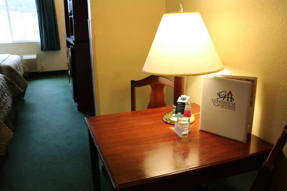 Guesthouse Inn & Suites Kelso/Longview エクステリア 写真