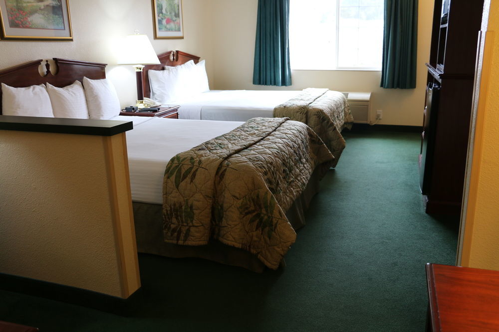 Guesthouse Inn & Suites Kelso/Longview エクステリア 写真