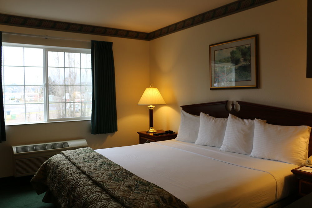 Guesthouse Inn & Suites Kelso/Longview エクステリア 写真
