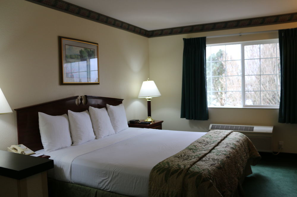 Guesthouse Inn & Suites Kelso/Longview エクステリア 写真