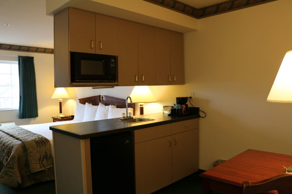 Guesthouse Inn & Suites Kelso/Longview エクステリア 写真