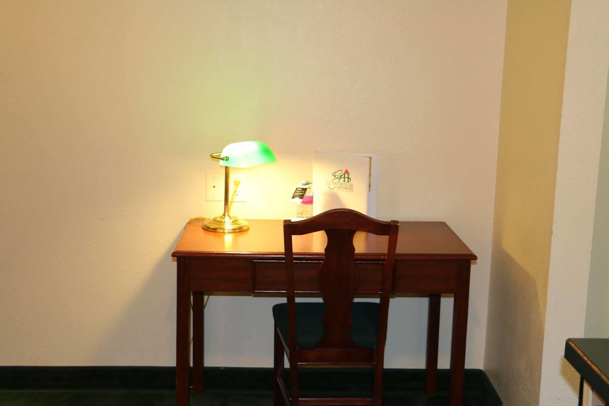 Guesthouse Inn & Suites Kelso/Longview エクステリア 写真
