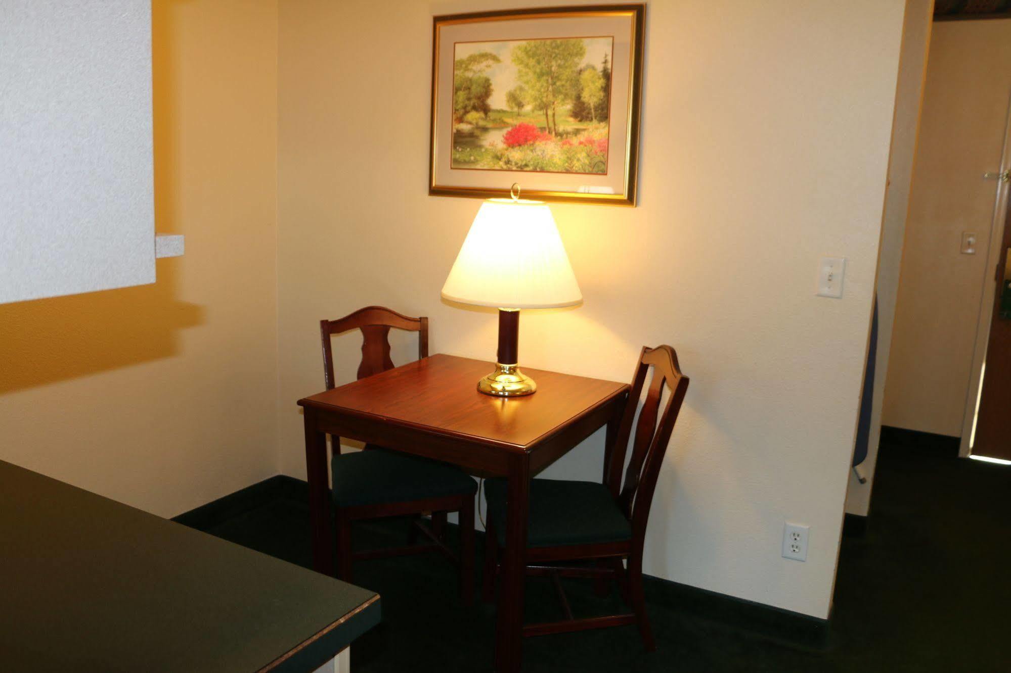Guesthouse Inn & Suites Kelso/Longview エクステリア 写真