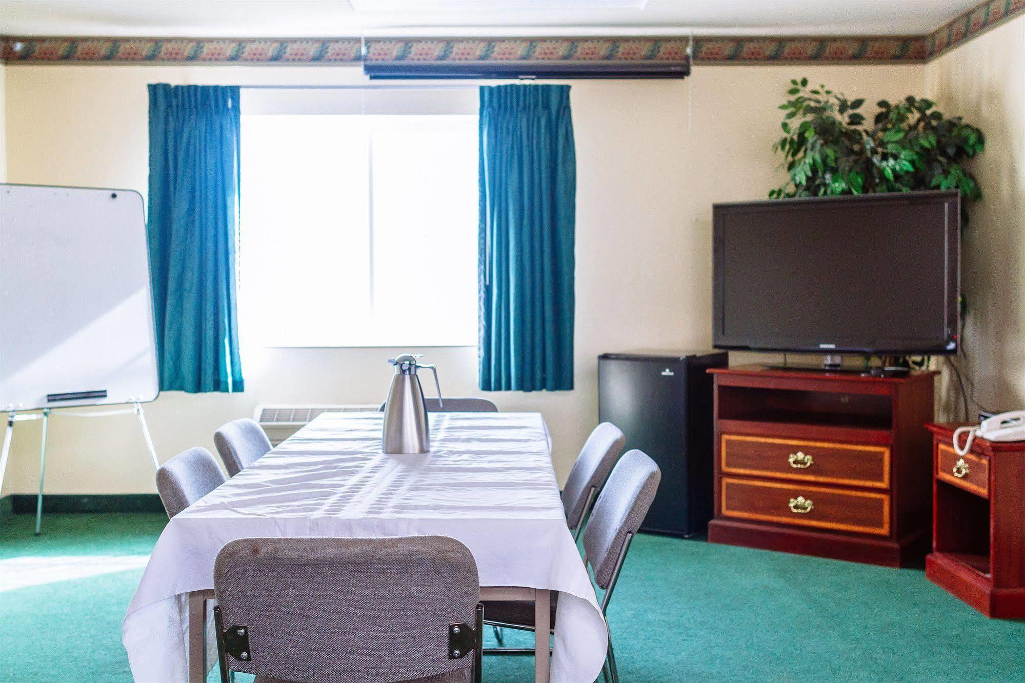 Guesthouse Inn & Suites Kelso/Longview エクステリア 写真