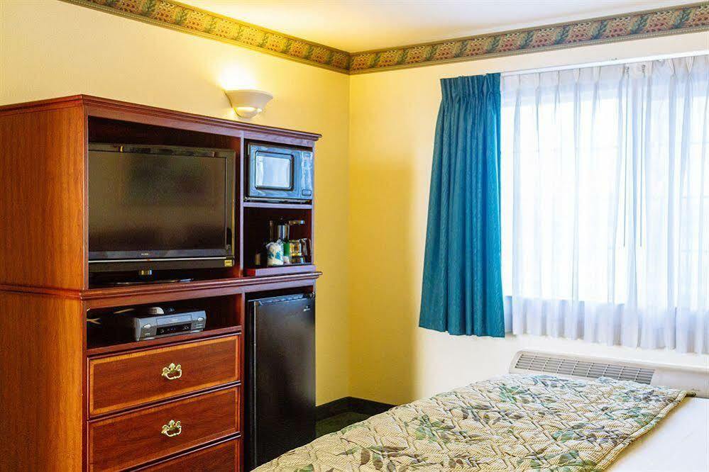 Guesthouse Inn & Suites Kelso/Longview エクステリア 写真